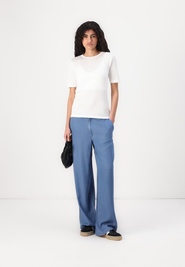 MODERN CREW SOLID - Basic T-shirt2