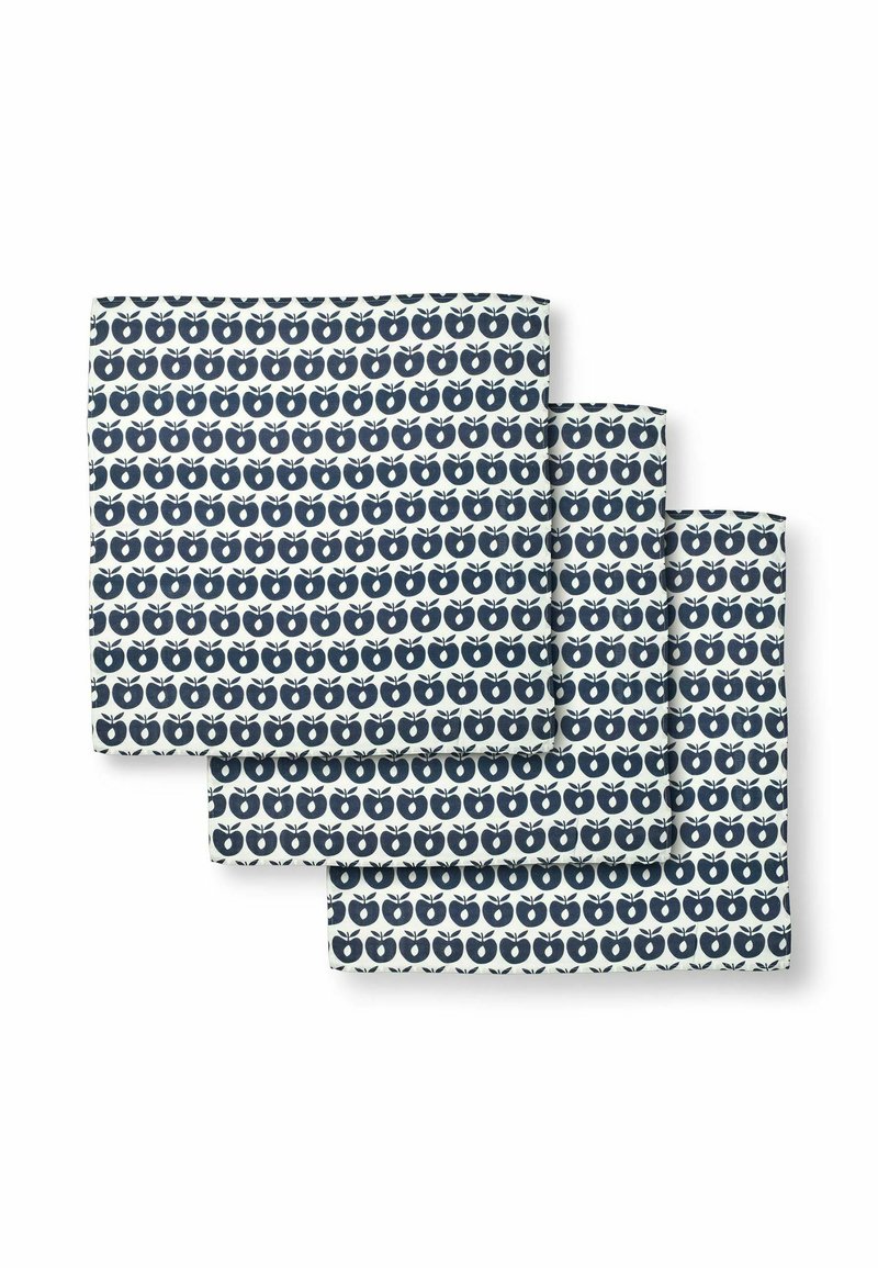 Katoenen servetten met een herhalend appelmotief in marineblauw op een witte achtergrond. Elk servet is netjes opgestapeld.