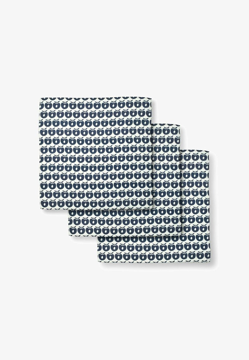 Bavlněné ubrousky s opakujícím se vzorem jablek v námořnické modři na bílém pozadí. Každý ubrousek je pečlivě naskládán.