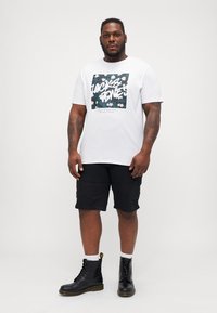 Jack & Jones - JJHAWAII SHAPE TEE CREW NECK 5 PACK - T-shirt con stampa - black/moonbeam/sky captain/oceanview/white Immagine in miniatura 1