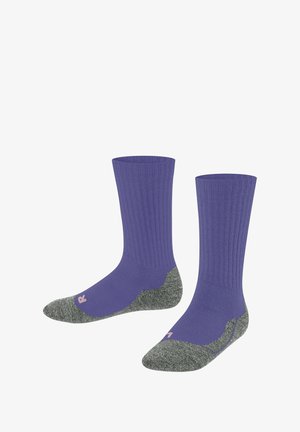 Lila Socken mit gerippter Struktur, verstärktem grauem Fersen- und Zehenbereich, mit einem kleinen rosa Logo an der Seite. Standard Crew-Länge.