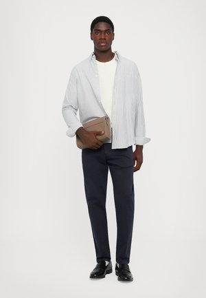 BUTTON DOWN SHIRT - Camisa - dark night
