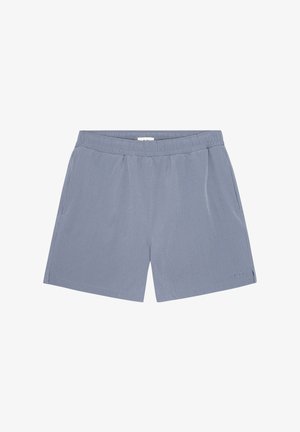 Hellblaue Freizeithose mit elastischem Bund, Seitentaschen und kleinem "NN.07"-Logo am unteren rechten Bein.