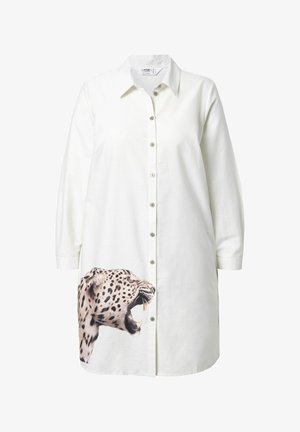 Camicia bianca con colletto e maniche lunghe, con una grafica di testa di leopardo stampata sul lato inferiore sinistro. Tessuto morbido e liscio.