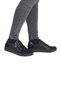 Remonte Zapatillas - schwarz
