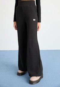 The North Face WIDE LEG JOGGER - Treniņtērpa apakšdaļas - black