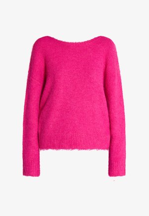 Chlupatý růžový svetr s širokým výstřihem a dlouhými rukávy. Má mírně zkrácený lem a jemnou, chlupatou texturu.