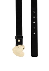 Cinturón de cuero negro con un clasp geométrico en tono dorado y una hebilla negra a juego. Cinco orificios de ajuste a lo largo de la correa. Textura suave.