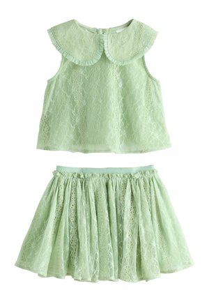 Minzgrünes Spitzen-Top ohne Ärmel mit großem rundem Kragen und passendem, gerafftem Spitzenrock mit elastischem Bund.