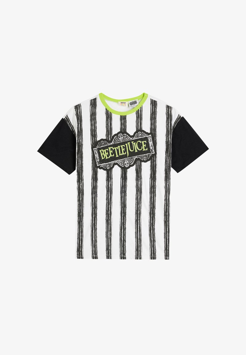Kortærmet t-shirt med sorte striber på hvidt stof, sorte ærmer og en grøn krave. "BEETLEJUICE" grafik i sort og gul.