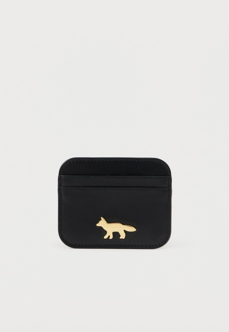 Černá kožená peněženka na karty se zlatým logem lišky. Obsahuje čtyři sloty na karty a hladký povrch. Jednoduchý, kompaktní design s zaoblenými rohy.