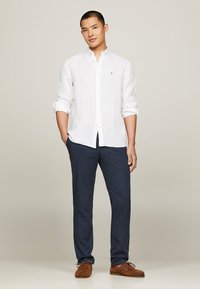 Tommy Hilfiger PIGMENT DYED  - Camicia - optic white
