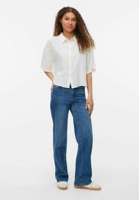 Vero Moda VMTHEA - Bluza s gumbima - snow white