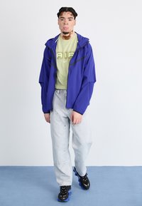 Thumbnail Image 3