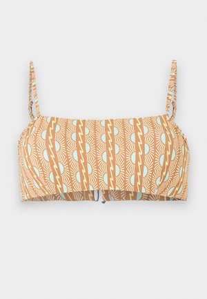 Τοπ μπικίνι σε καφέ απόχρωση με λεπτές ρυθμιζόμενες τιράντες και σχέδιο από κάθετες κυματιστές γραμμές και ανοιχτογάλαζες ημικυκλικές καμπύλες σε λευκό φόντο.