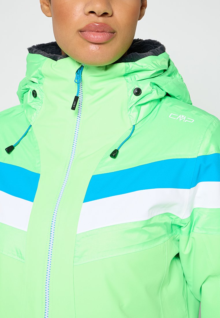 Grüne wasserdichte Jacke mit Reißverschluss, zweifarbigen blauen und weißen Streifen, verstellbarer Kapuze und schwarzem Fleecefutter.