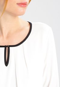 More & More Blusa - off-white