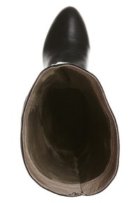 Botín negro de cuero hasta el tobillo con punta afilada, exterior liso y suave forro beige visible en su interior, destacando la estructura del botín.