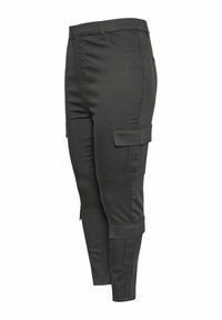 Pantalones cargo de tela gris oscuro, diseño ajustado con bolsillos laterales, lazos para cinturón y detalles de costura visibles. Textura suave, material duradero.