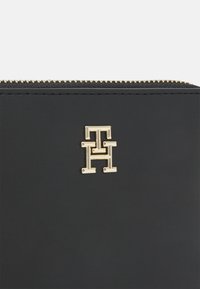 Tommy Hilfiger ICONIC MEDIUM - Novčanik - black