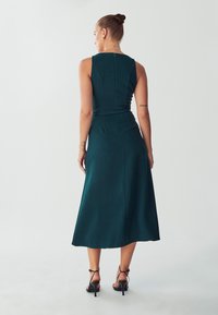 WILLA JENAY MIDI DRESS - Denné šaty - emerald