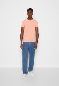 Tommy Hilfiger T-shirt básica - frosty peach