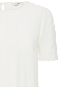 Biela krátka blúzka s okrúhlym výstrihom a nariaseným detailom na ramene, so zapínaním na gombíky na chrbte.