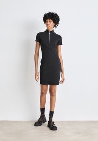 HUGO NALAYLA - Robe fourreau - black