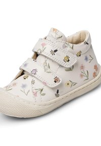 Vita barnens sneakers med kardborreband, dekorerad med färgglada nyckelpigor, bin och blommor, gummisula för bra grepp.