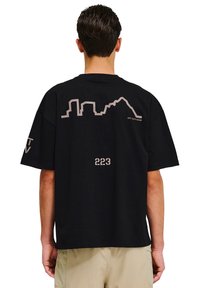 HALO GRAPHIC BOXY - T-shirt med print - black seneca rock