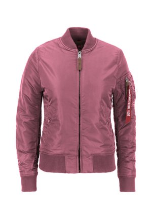 Veste bomber rose avec une fermeture éclair à l'avant, des poignets et un ourlet côtelés. Comprend des poches latérales et une poche utilitaire sur la manche avec une étiquette rouge.