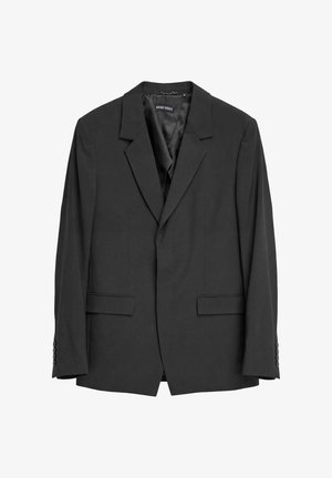 Blazer nero da uomo monopetto con rever a lancia, due tasche frontali con patta, polsini con bottoni e fodera interna liscia.