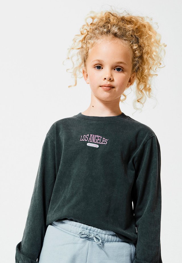 Sweater - washed black