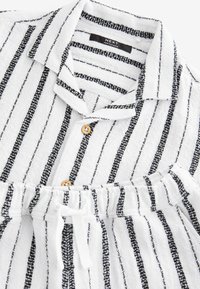 Next SHORT SLEEVES STRIPE REGULAR FIT - Šortky - black white