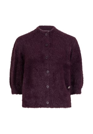 Cardigan violet duveteux avec un col rond, sept boutons sur le devant et des manches courtes légèrement bouffantes.