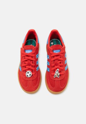 adidas Originals HANDBALL SPEZIAL UNISEX - Baskets basses - red/lucid ray blue
