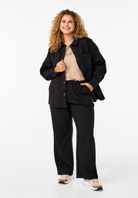 Zizzi MIT KNÖPFEN UND BRUSTTASCHEN - Camicia - black