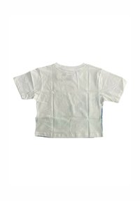 T-shirt corta bianca a maniche corte realizzata in cotone, con scollo rotondo e cuciture piatte senza motivi o dettagli visibili.