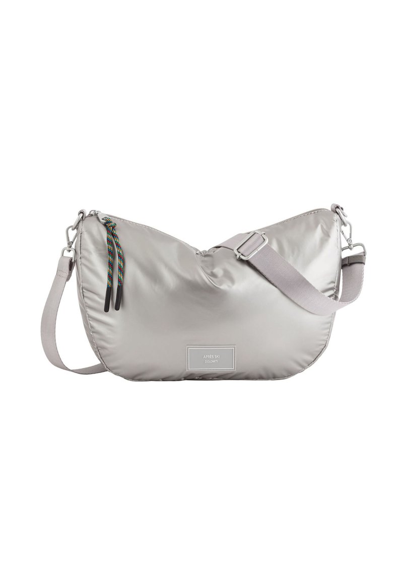 Sølv quilted skuldertaske med en buet form, justerbar rem, lynlås-lukning og farverige snore detaljer. Har en logo-patch på forsiden.