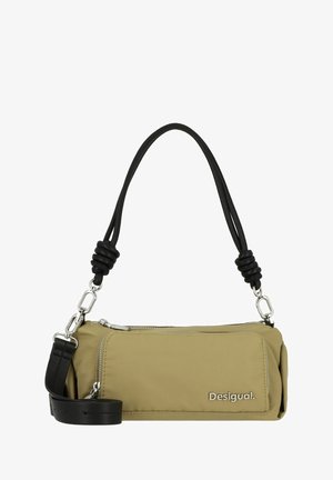 Sac bandoulière vert brun avec une surface texturée, fermeture éclair et bandoulière noire amovible. Présente un logo en argent et des accents en matériel.