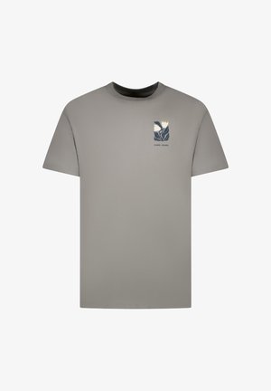 Grijs T-shirt met korte mouwen, met een kleine bloemmotief en de tekst "Cars Jeans" op de linkerborst.