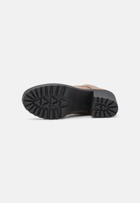 Even&Odd Wide Fit Botins de atacadores - taupe