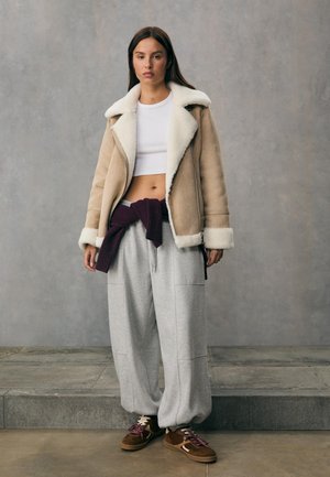 Stradivarius Tenisice - camel