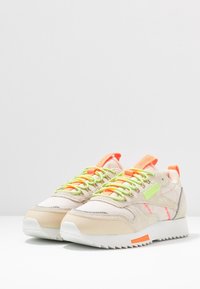 Reebok Classic Sneakers - beige