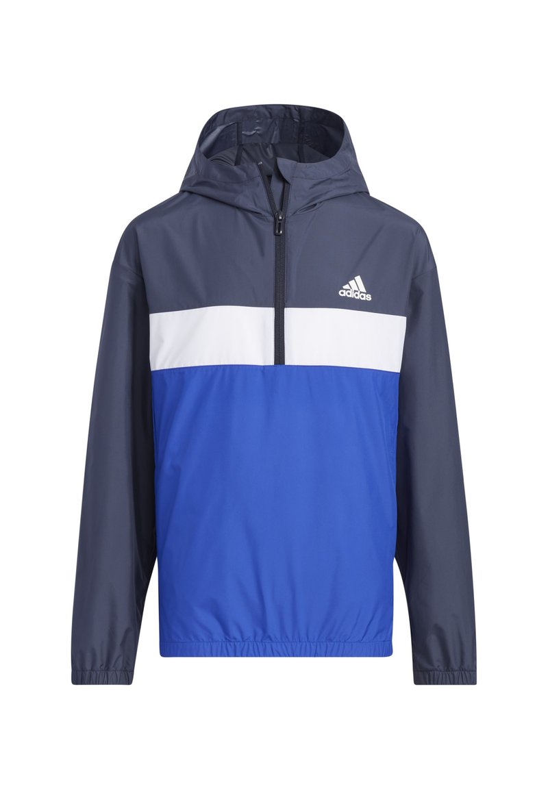 Chaqueta cortavientos de color azul marino y azul real con una franja blanca. Cuenta con capucha y cremallera de longitud cuartas. Textura suave.