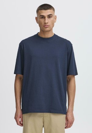 Navy blue short-sleeve t-shirt made of soft fabric, featuring a round neckline and a relaxed fit. Minimalist design with no visible patterns.
