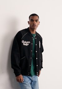 Champion Rochester FIELD OF PLAY - Užtrauktuku užsegamas treningas - black