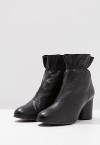 Bianco Ankle Boot - black