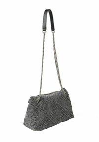 Borsa a mano grigia con texture a diamante, tracolla in catena argento e spallina in pelle nera.