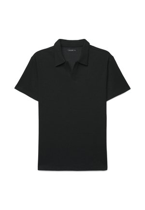 Polo nera a maniche corte con colletto aperto, vestibilità slim e texture a costine sottili.